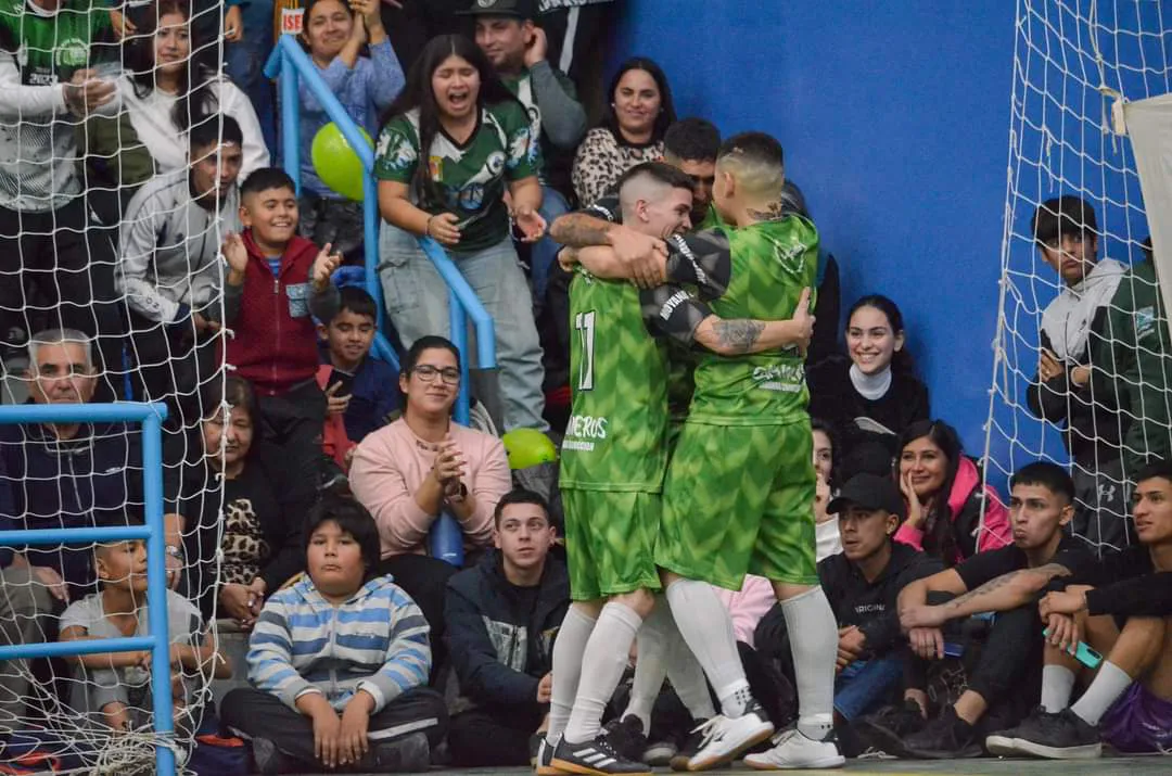 CAMIONEROS ASCENDIÓ Y GRITÓ CAMPEÓN