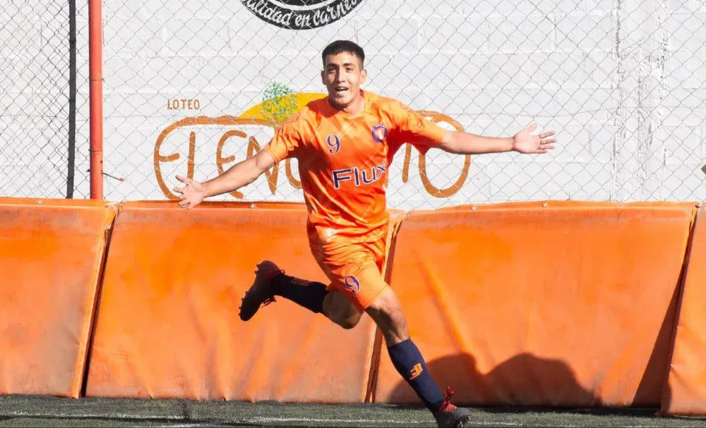 El Naranja venció 2-1 a Deportivo Villalonga en la ida de los octavos de final del Regional Amateur