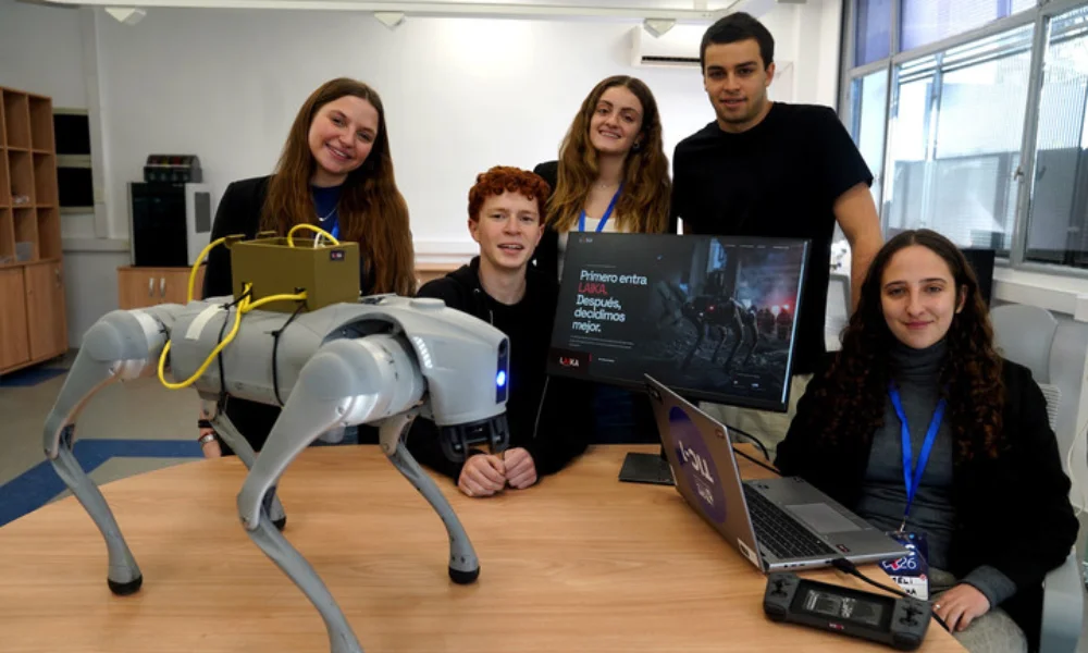 Chicos de 17 años y crearon un robot Foto Clarín