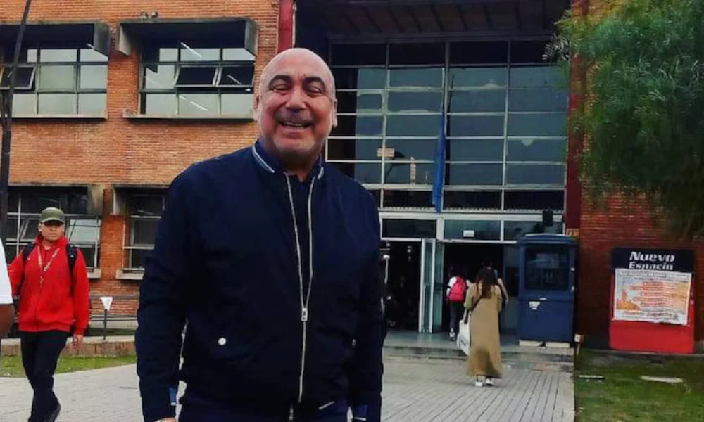 Las cámaras de seguridad registraron la llegada de Aguirre junto a otro hombre