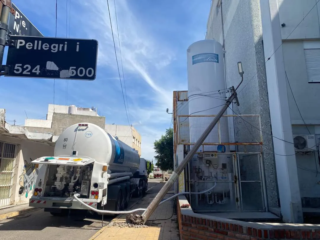 Camión tiro poste Trelew