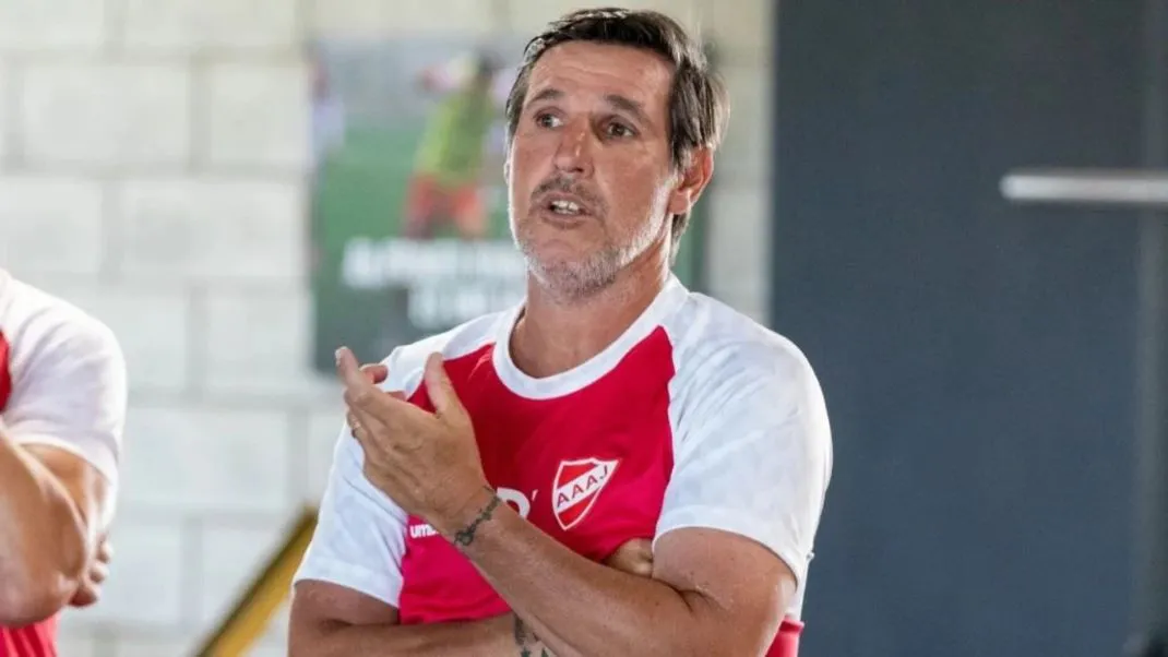 Argentinos Juniors y Lanús se enfrentan este lunes a las 21.10.