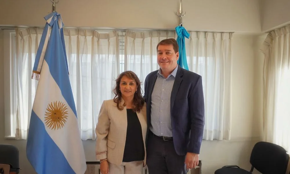 Damián Biss y la flamante Jueza de Paz, Patricia Moyano