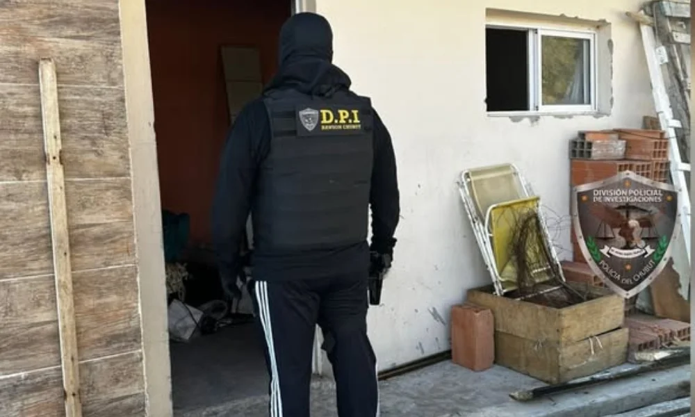 Los procedimientos dejaron además a cuatro hombres identificados dentro de la causa.