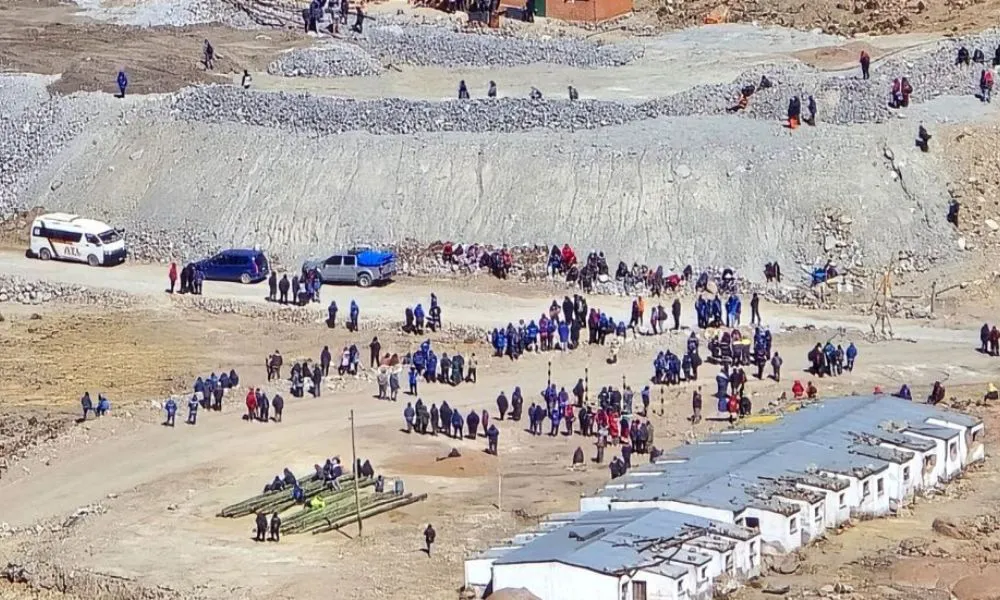 Toma de la mina boliviana Reserva-Tres Amigos. Foto: El Potosí