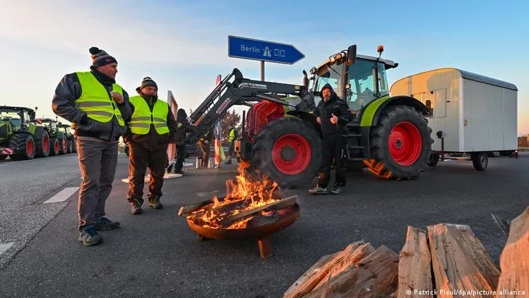 Agricultores de Europa en protesta por bajos precios 