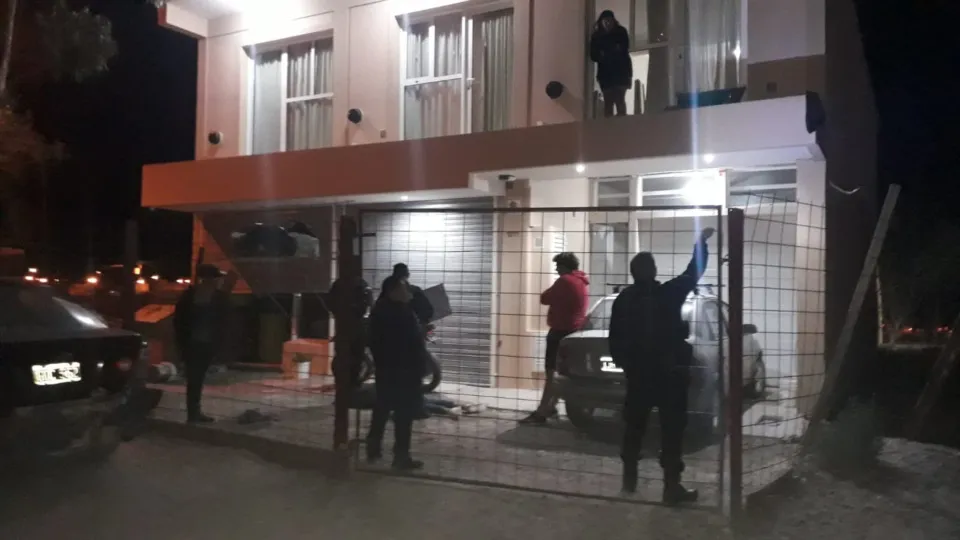 Intentaba robar con muletas