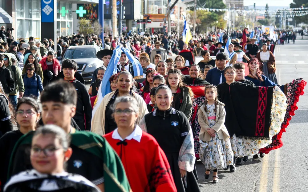 Desfile en Madryn por el 25 de Mayo