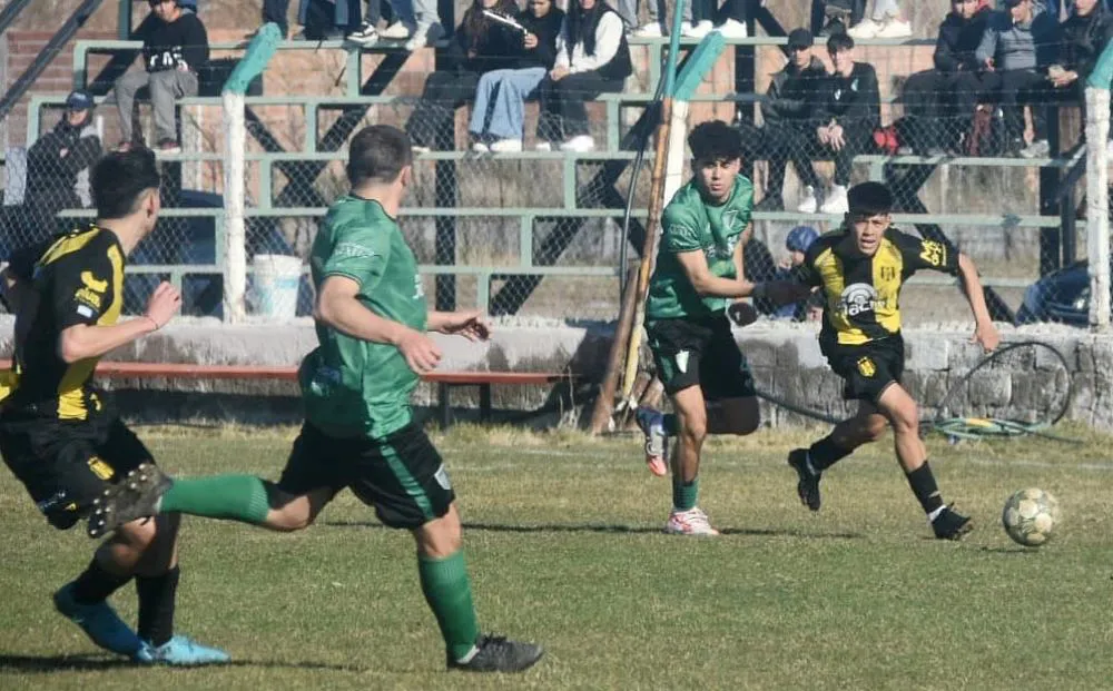 Deportivo Madryn venció 2-1 a Dolavon.