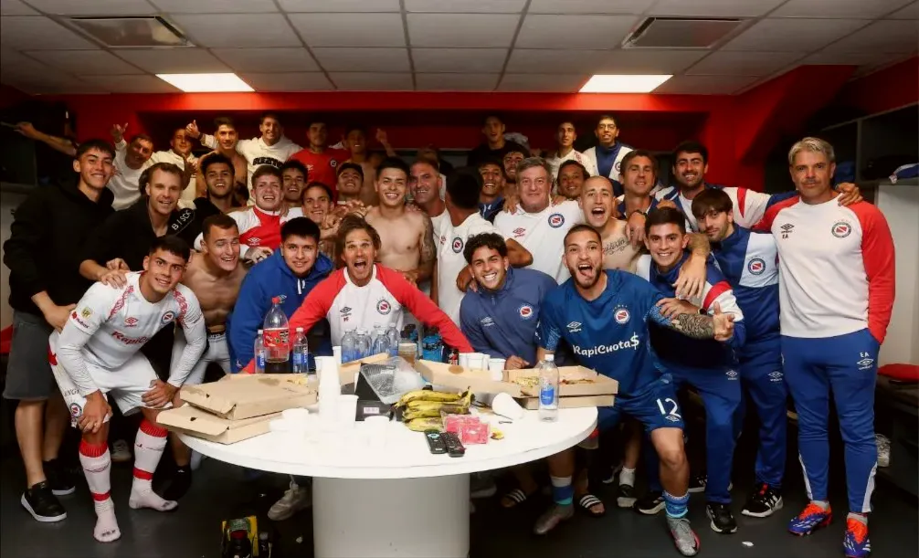 Con un doblete que revirtió el partido, el Bicho venció a Estudiantes