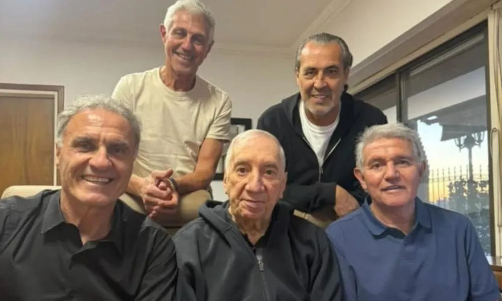 Campeones del mundo visitando a Bilardo