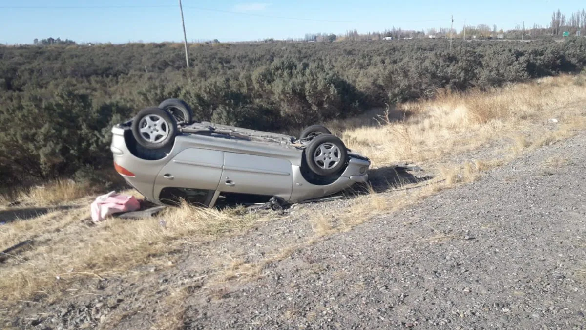 vuelco-persona-fue-despedida-del-rodado trelew