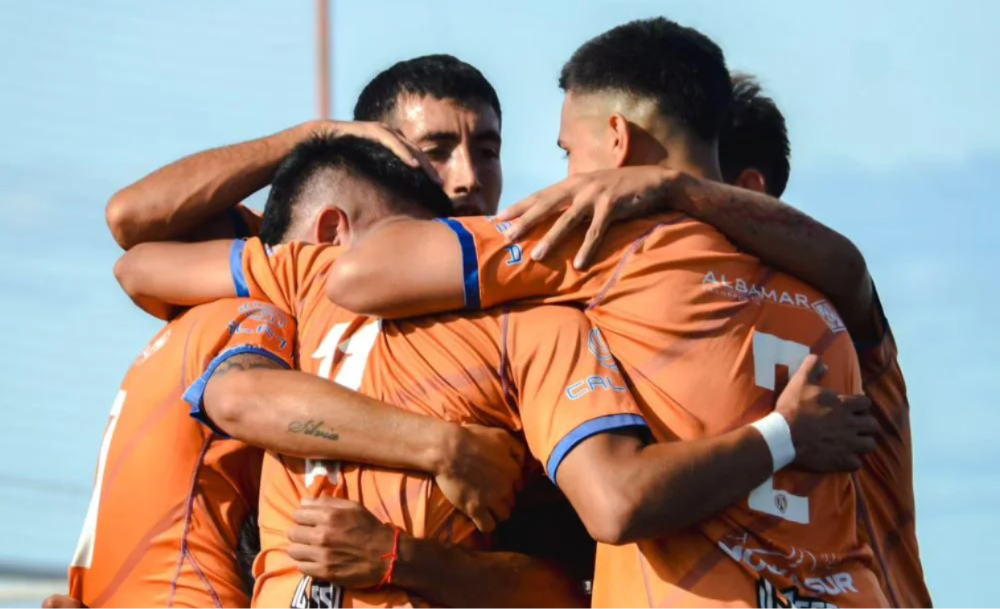 El equipo madrynense superó 4-1 a Dolavon y aseguró su lugar en cuartos.