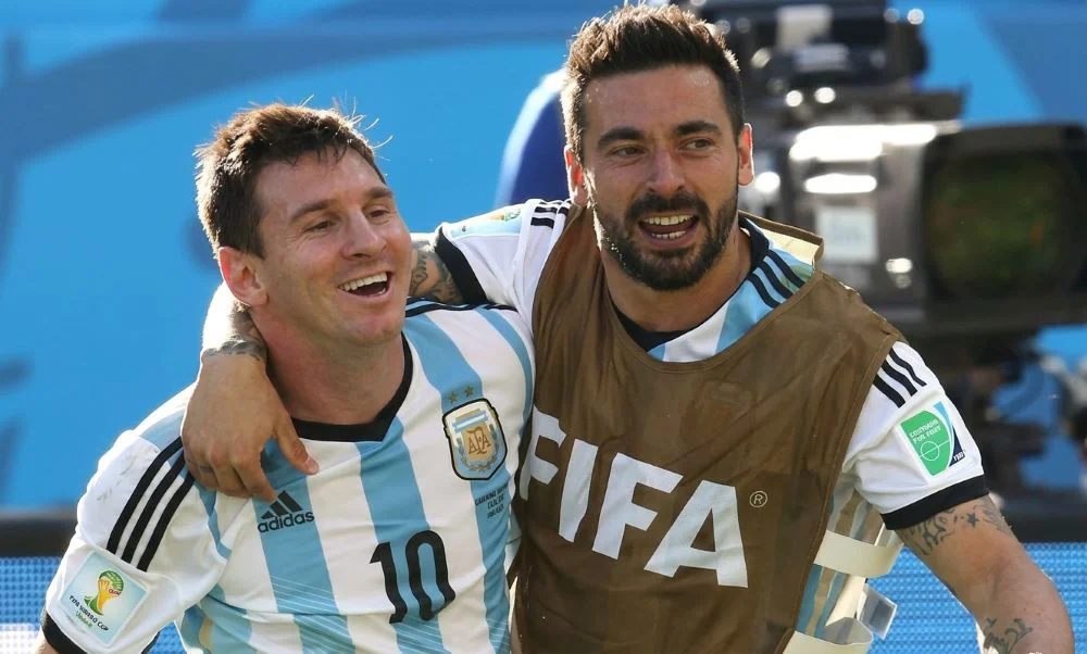 Ezequiel Lavezzi. (2)