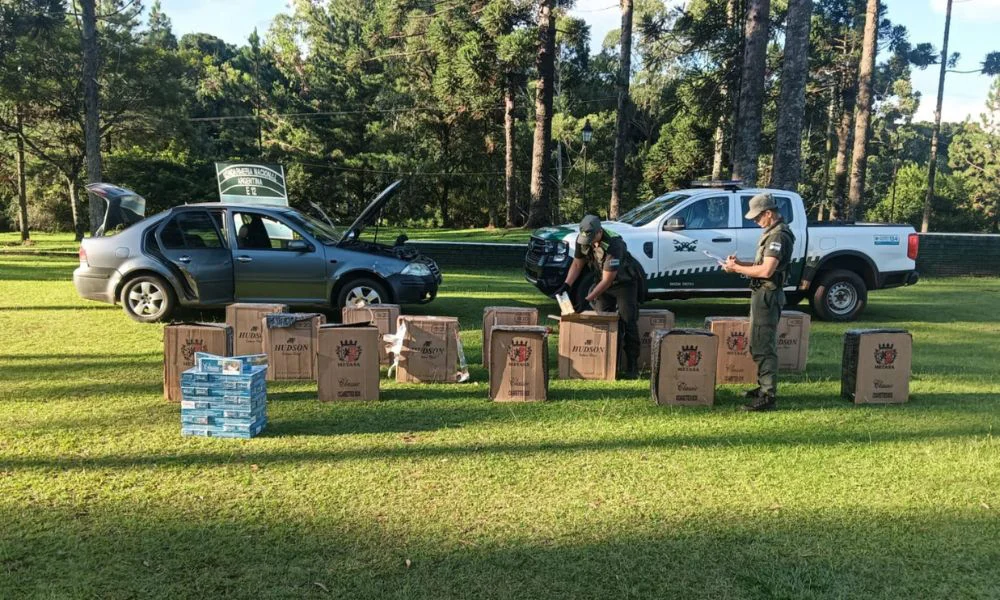 Llevaba 7.480 atados de cigarrillos sin aval aduanero
