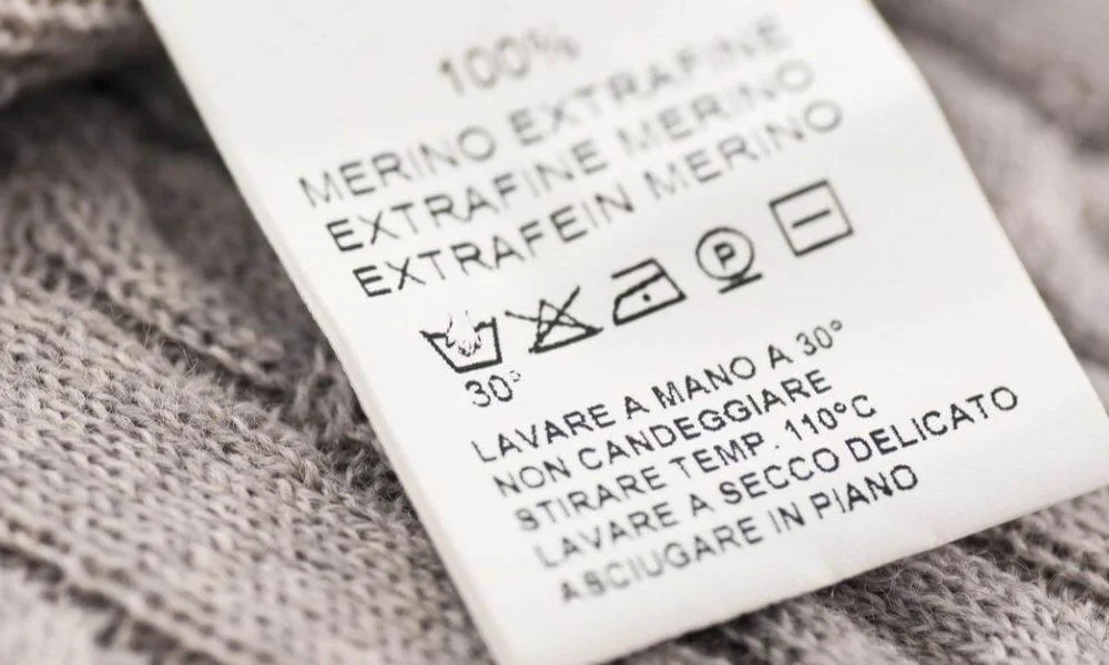 Etiquetas en la ropa. Foto Home Healthy Home