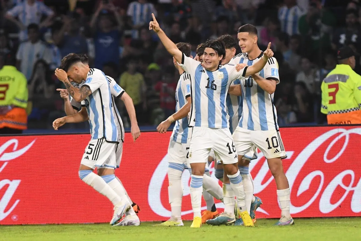 ARGENTINA GOLEÓ A GUATEMALA Y SE METIÓ EN OCTAVOS
