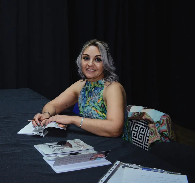 Sandra Mercado en la presentación se su libro