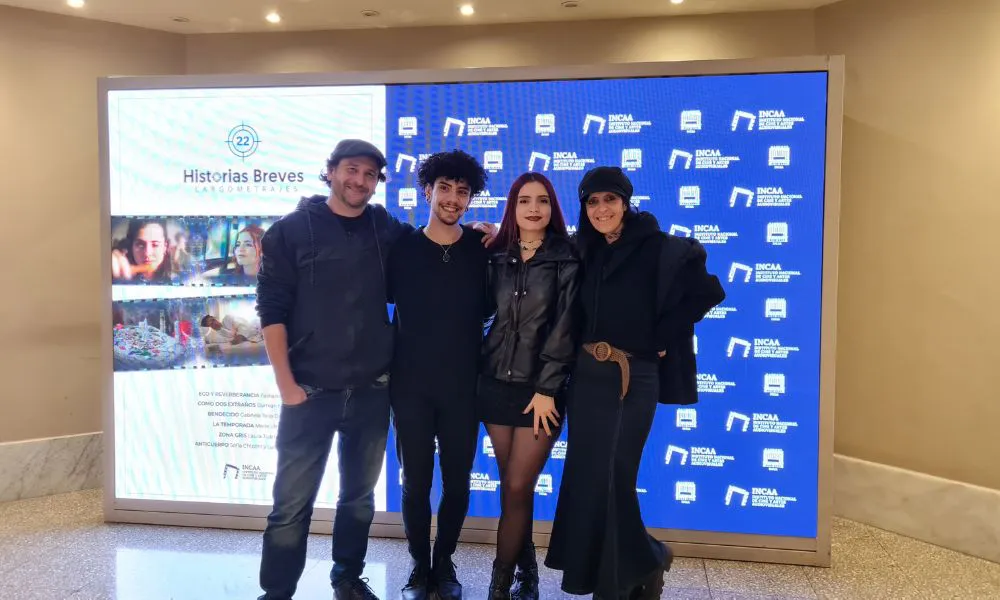 Staff Cómo dos extraños