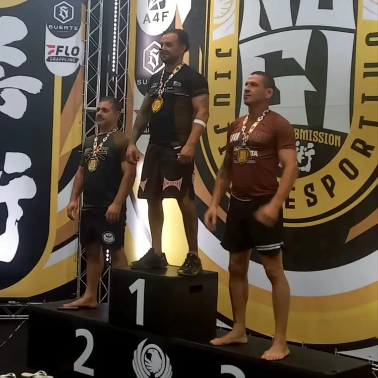 Maximiliano Carvajal logró un título histórico y puso al Jiu Jitsu regional en lo más alto