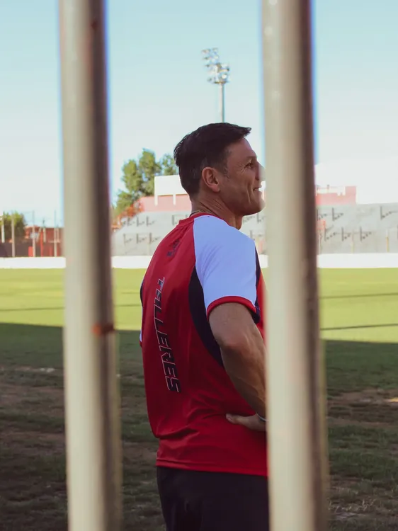 El Pupi estuvo en Remedios de Escalada y presentó la indumentaria. 2