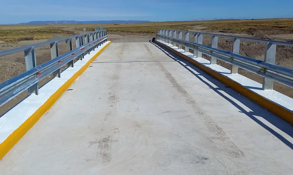 nuevo puente construido sobre el arroyo El Coyte