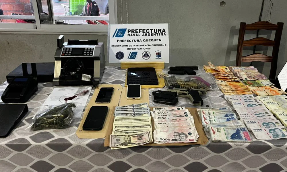 Atraparon a una banda con una granada y armas robadas