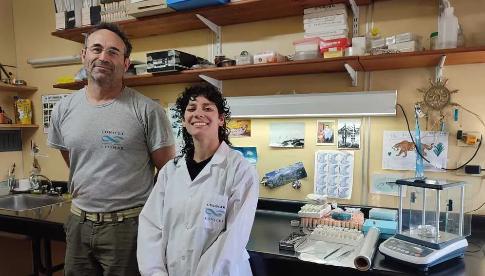 Especialistas del CENPAT buscan detectar el origen de organismos en el Mar Argentino