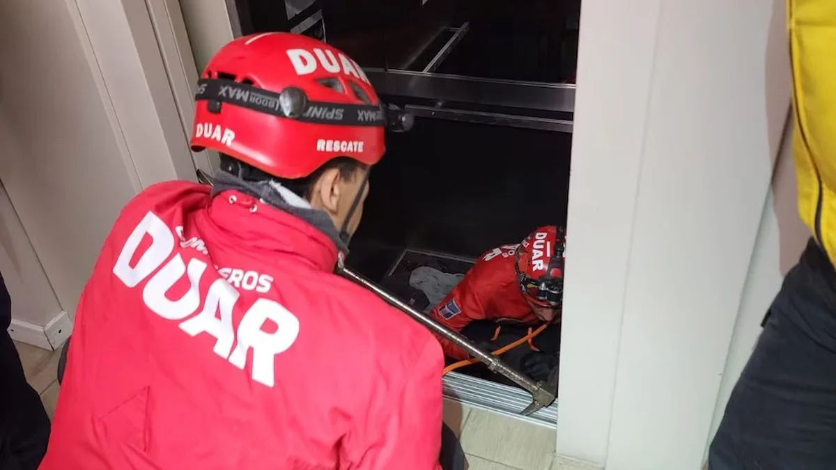 Rescate de cuerpo en ascensor