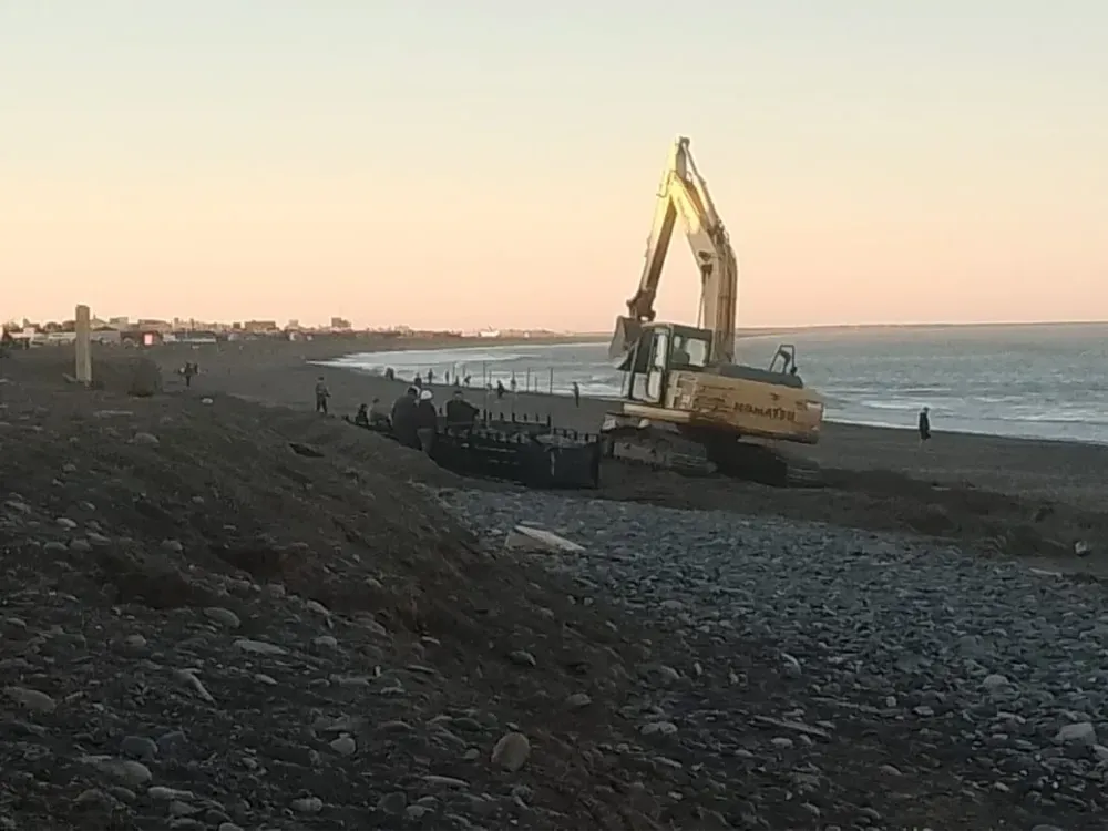 Colocaron geotubos para reducir la erosión costera en Playa Unión