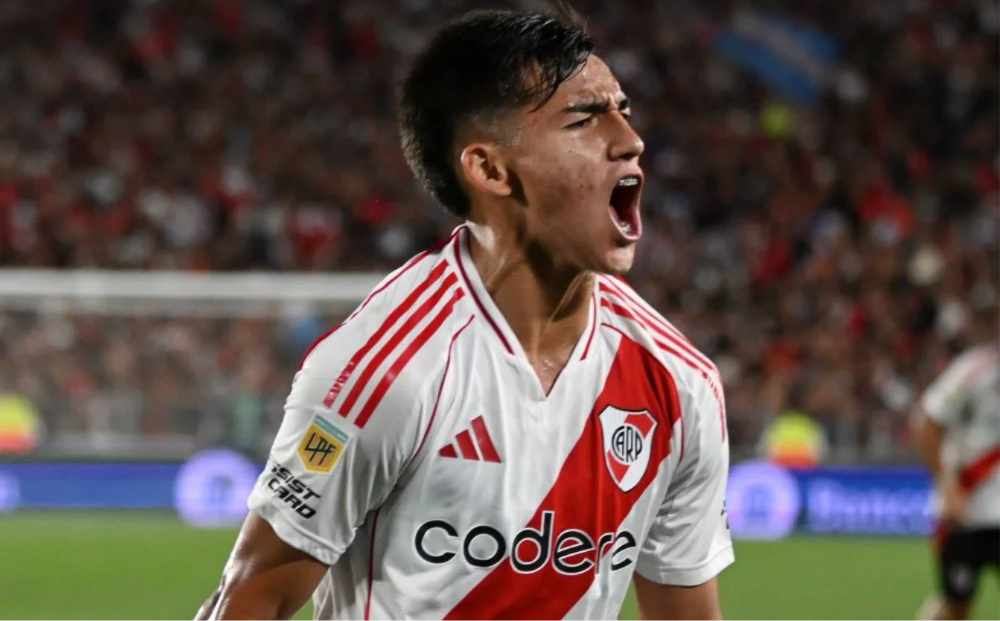 El equipo de Eduardo Coudet venció 2-0 a Sarmiento con goles de Sebastián Driussi e Ian Subiabre.