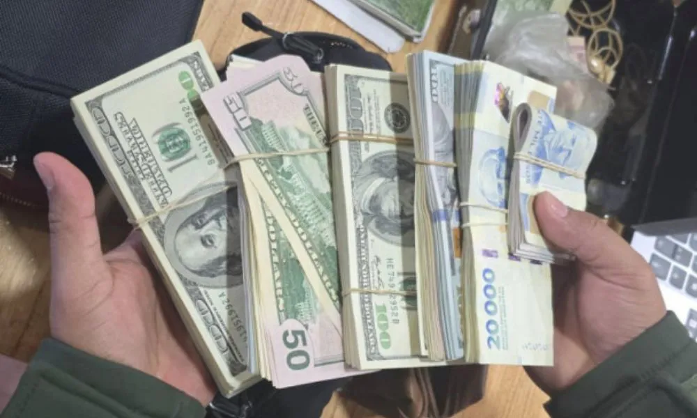 Dinero en efectico incautado durante allanamientos