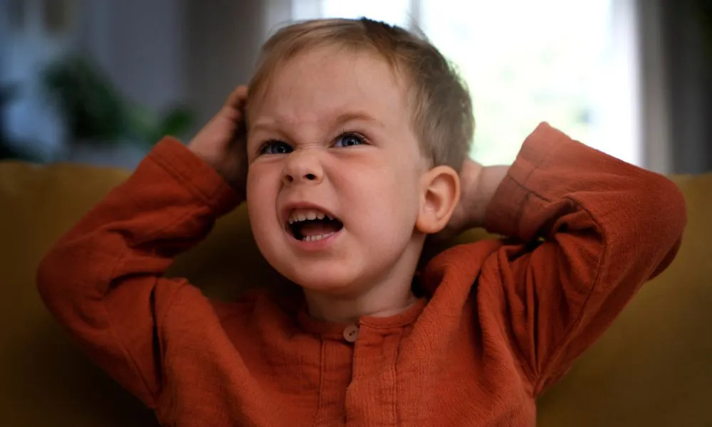 Niño enojado