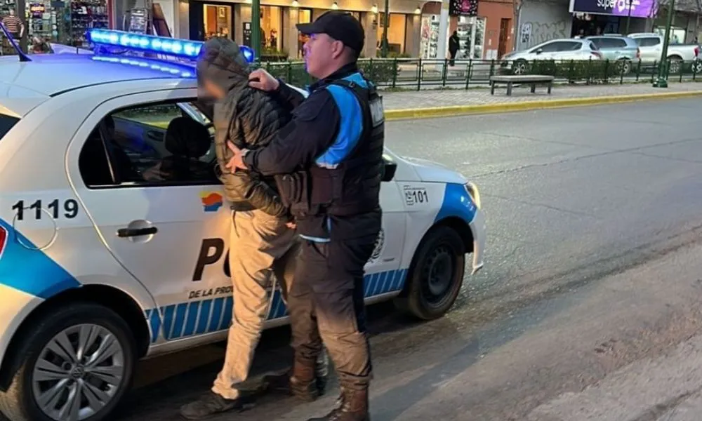 Detenido en Trelew por intentar abrir autos