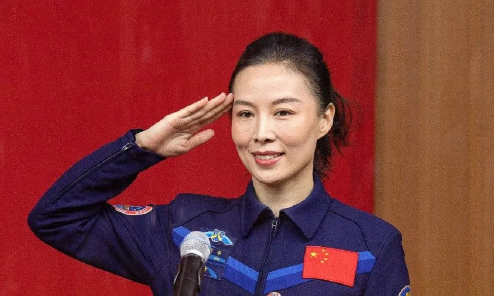 ASTRONAUTA CHINA ENVÍA UN MENSAJE DESDE EL ESPACIO