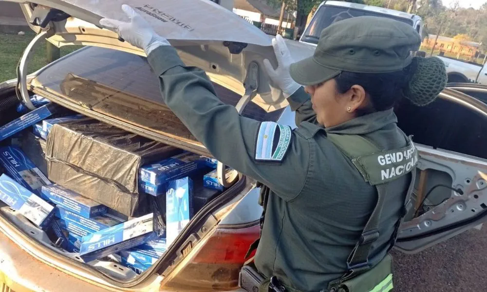 Hallan vehículos abandonados con 50 mil paquetes de cigarrillos