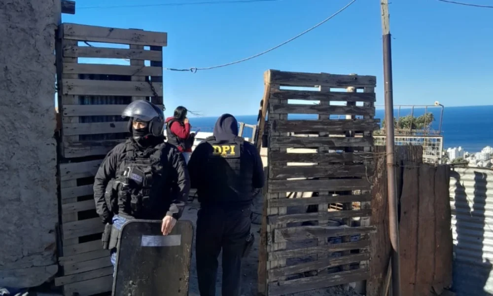 allanamiento en el barrio Pietrobelli de Comodoro