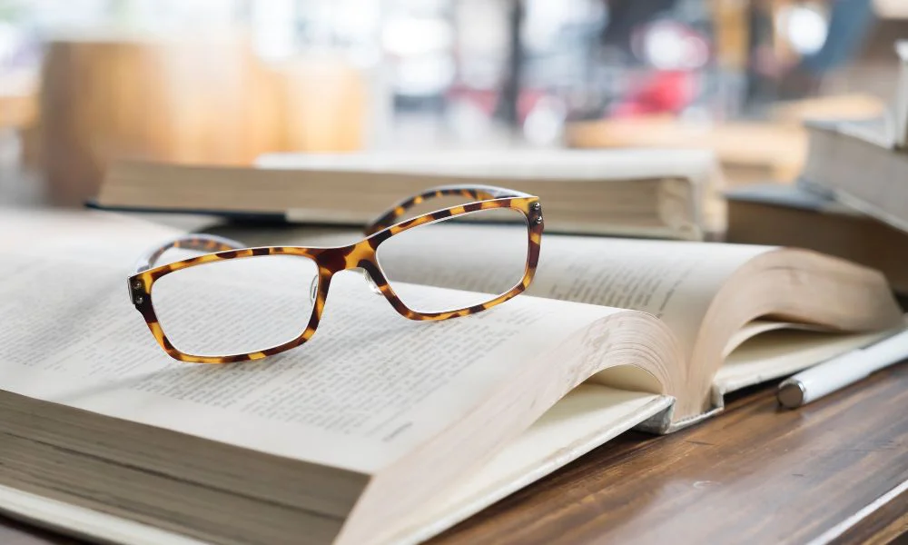 Anteojos de lectura. Foto Freepik