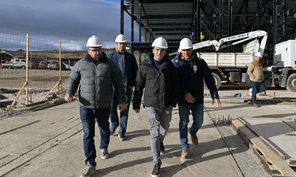 Gobernador Ignacio Torres junto al intendente Matías Taccetta