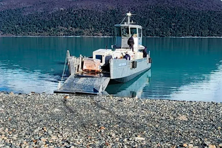 Barco similar al Guardian 1