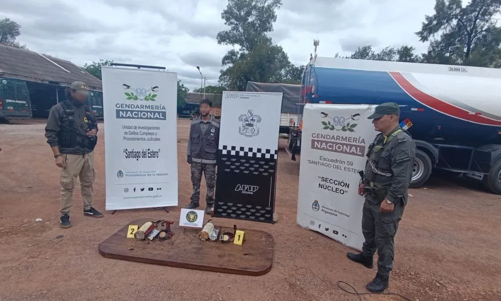 Ocultaba más de cinco kilos de cocaína dentro de gatos hidráulicos y fue detenido