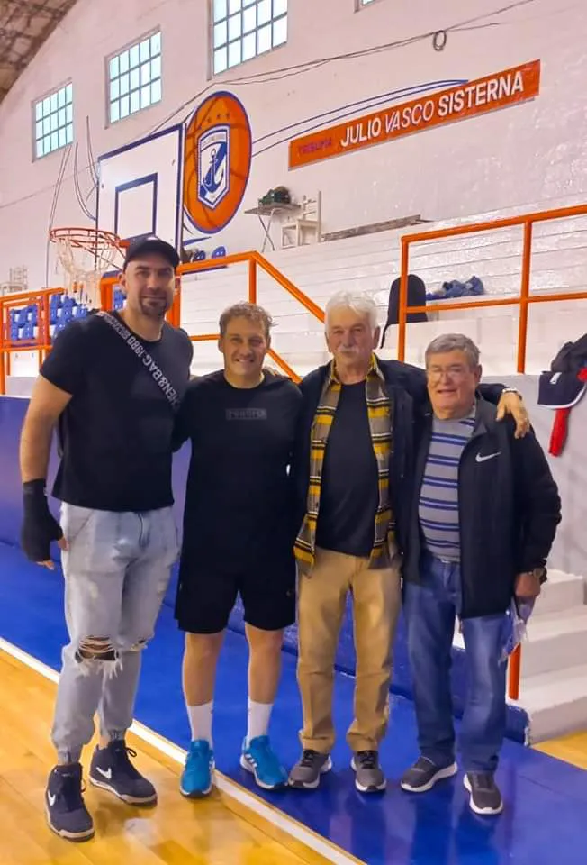 VISITA DE LUJO EN EL GIMNASIO BENITO GARCÍA