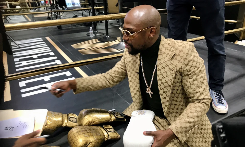 Mayweather confirmó que planea regresar a la competencia profesional.