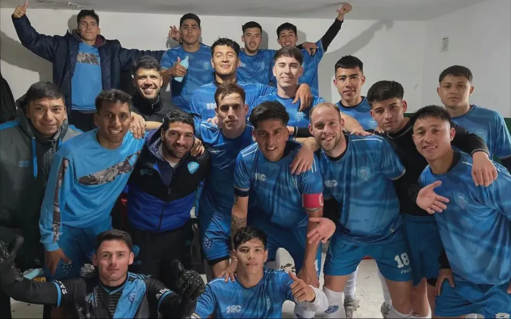 CEC goleó a Alumni por 6-0 en casa. El partido fue por la décima fecha del Clausura