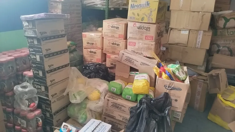 Parte de la mercadería vencida en el deposito