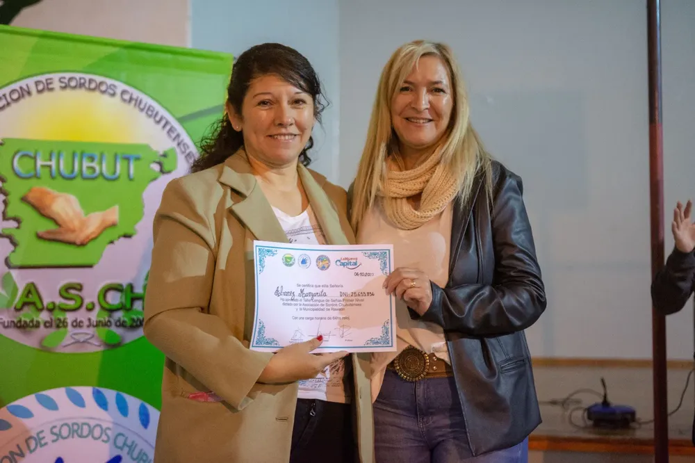 Entrega de 45 certificados a quienes finalizaron los primeros dos niveles del curso de Lengua de Señas (3)