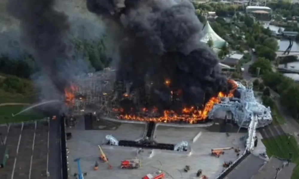 Incendio en Tomorrowland (2)