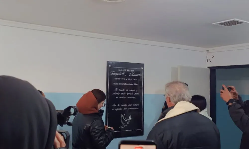 Marcela Tagariello placa y homenaje