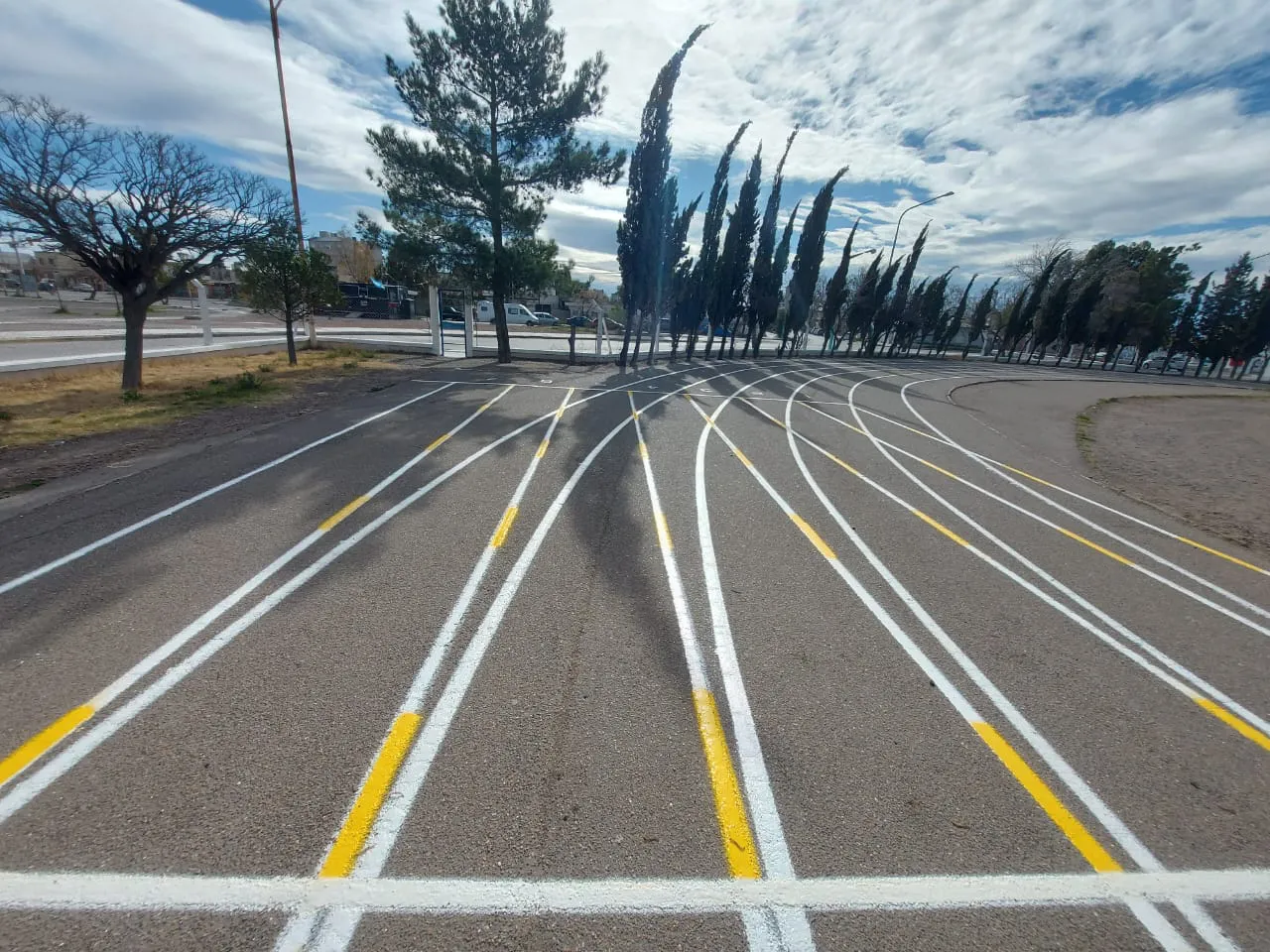 El Municipio y la AVP acondicionan la Pista Municipal de Atletismo