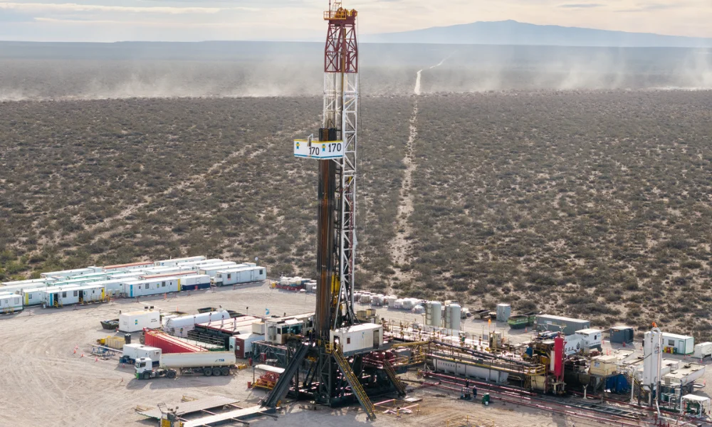 La producción de petróleo alcanzó los 610.715 barriles por día.